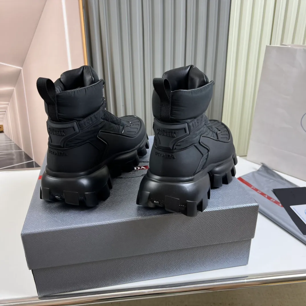 Men's shoes 💰620💰 [PRADA] Autumn and winter hot men's shoes shipped 👏Official website synchronized ⬆️Original fly-knit film fabric + cowhide lining, 1⃣️:1⃣️reproduction, original sole, 38-45 (45. Customized, non-refundable)